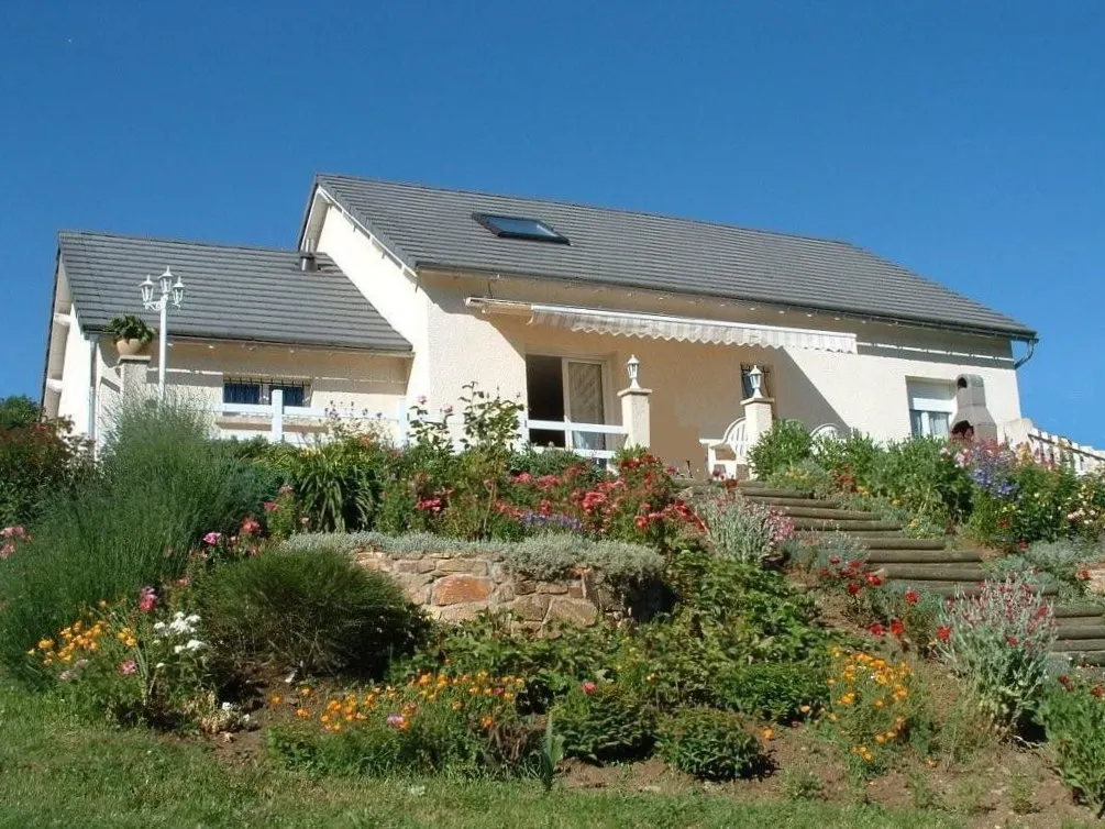 Gite Neuvéglise 3* et 3 clés Cantal Auvergne