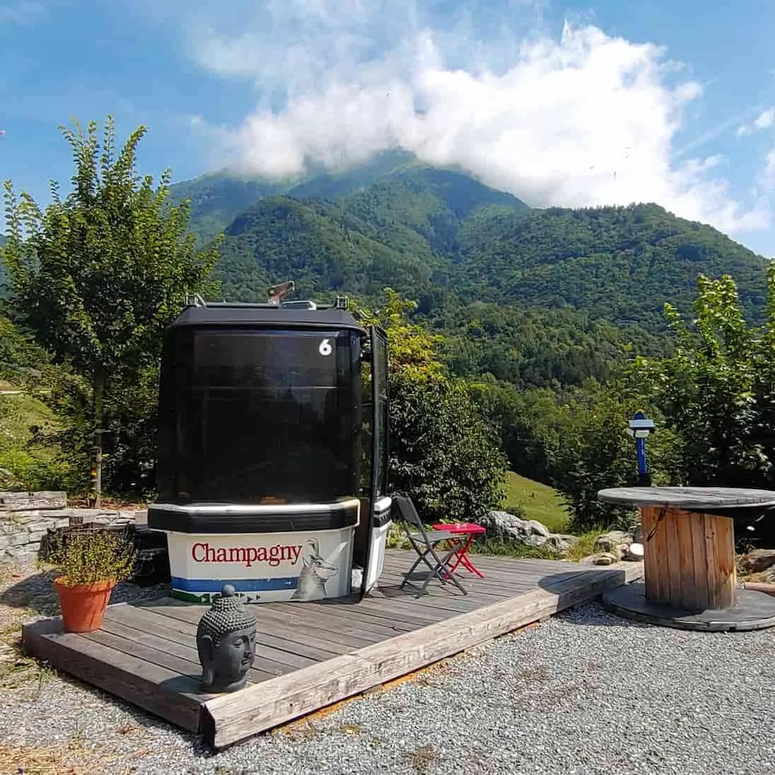 Gîte le Guesthouse - spacieux, piscine et vue montagnes 3pers