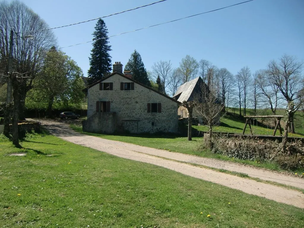 Gite en pierres du pays avec Pêche étang